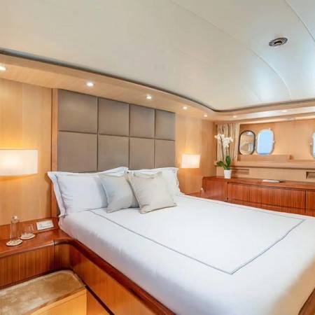 double cabin for 2 charter guests