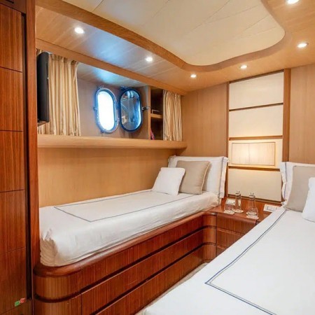 Maiora yacht charter