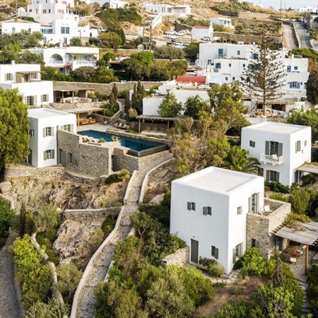 path that connects the villa with Mykonos Town