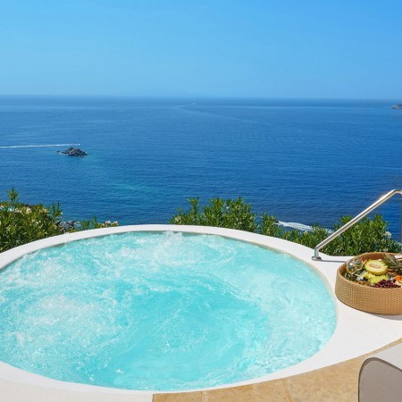 Jacuzzi at villa Oxygen Mykonos