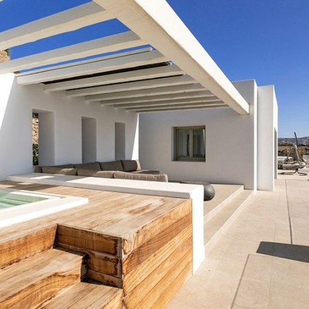 private veranda with Jacuzzi