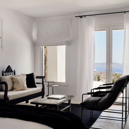 THAIS | Luxury villa for rent in Mykonos