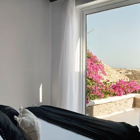 THAIS | Luxury villa for rent in Mykonos