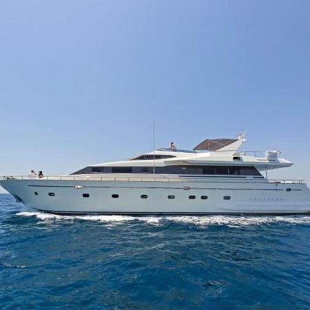 daily yacht charter mykonos
