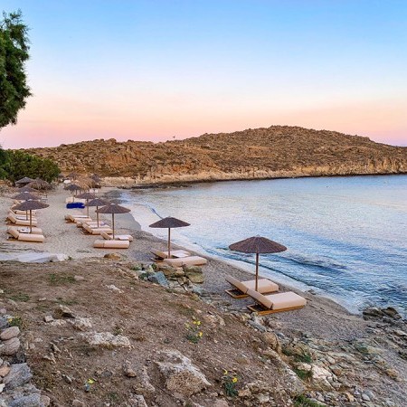villa with beach access for rent in Mykonos