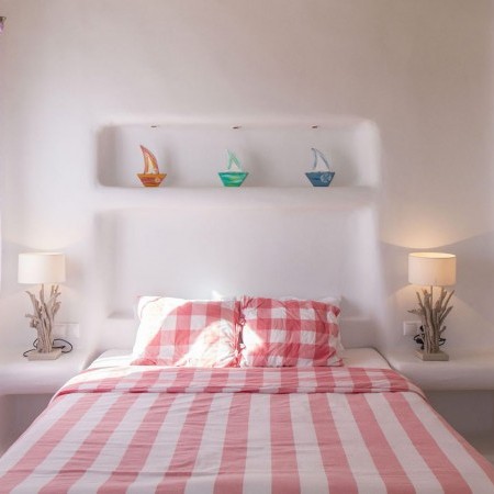 double bedroom of villa Mimosa in Mykonos