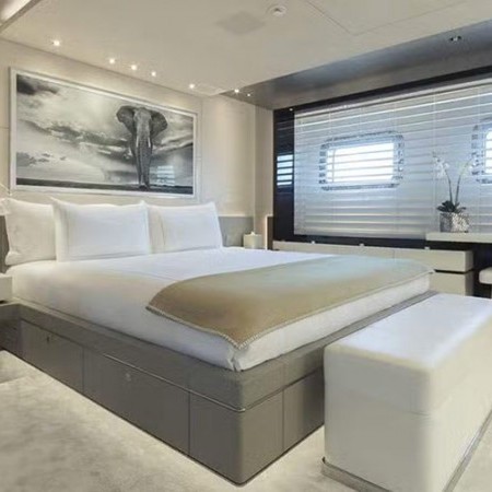 cabin for 2 charter guests