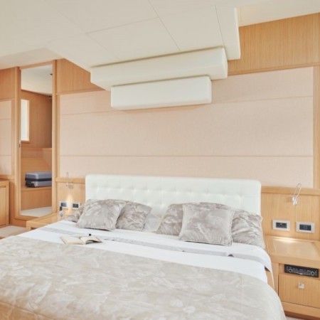 double cabin for 2 charter guests