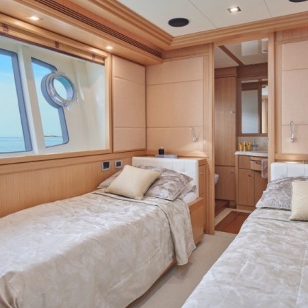 twin cabin for 2 charter guests