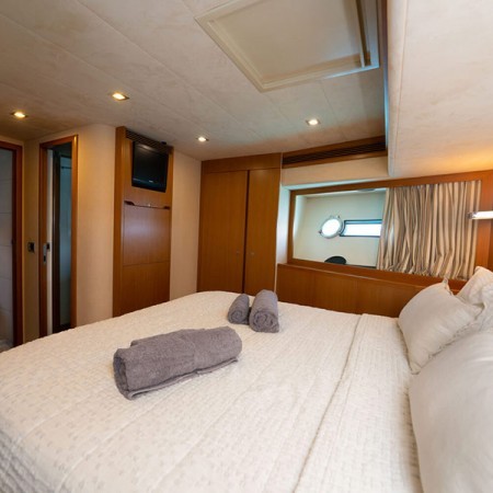 double cabin for 2 charter guests