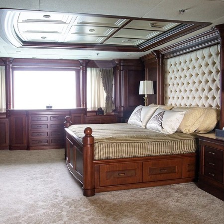 cabin for 2 charter guests