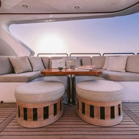 spacious lounge at Oak yacht