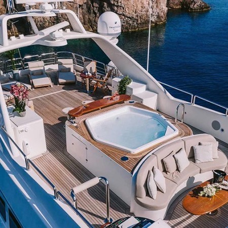 Oak yacht charter in Greece