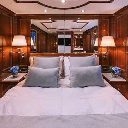double cabin for 2 charter guests