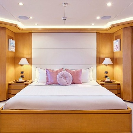 double cabin for 2 charter guests