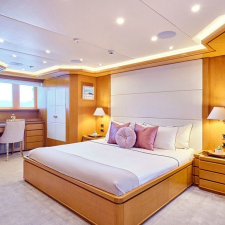 Oasis superyacht cabin