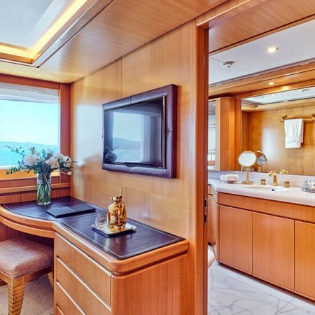 Oasis superyacht cabin