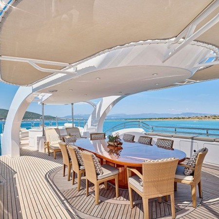 Oasis yacht flybridge