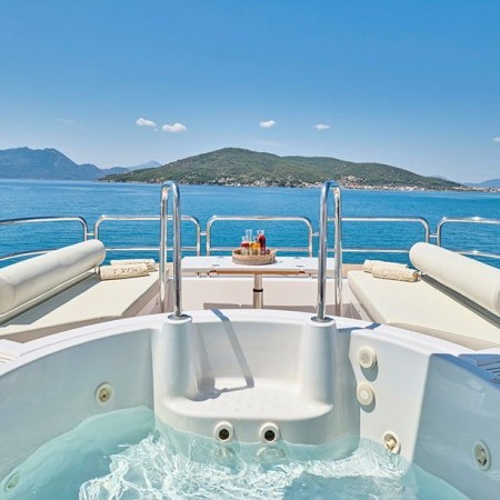 Oasis yacht charter with Jacuzzi