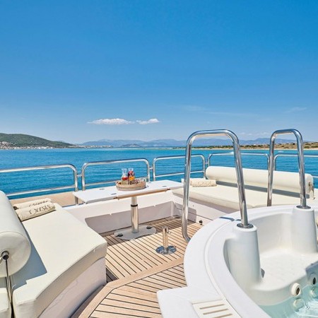 Oasis yacht charter with Jacuzzi