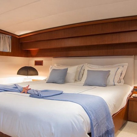 Oceane II yacht cabin