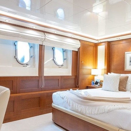 cabin for 2 charter guests