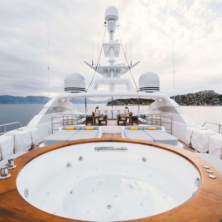 O'Ceanos yacht Jacuzzi