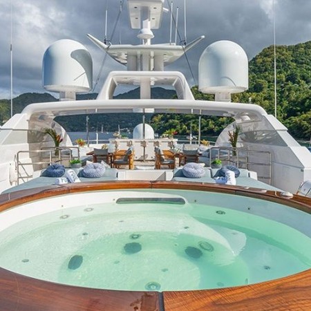 O'Ceanos yacht Jacuzzi