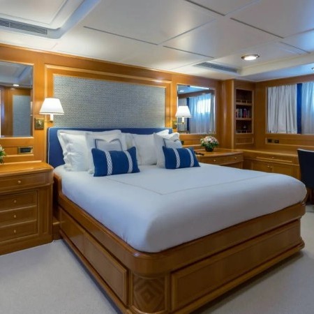 Oktana yacht double cabin