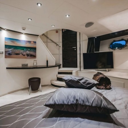 cabin for 2 charter guests