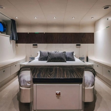 cabin for 2 charter guests