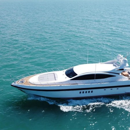 ONLY ONE Yacht Charter | 28.27m Mangusta