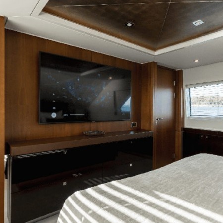 cabin for 2 charter guests