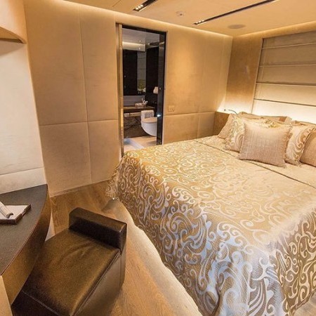 cabin for 2 charter guests