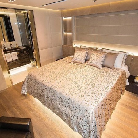 cabin for 2 charter guests