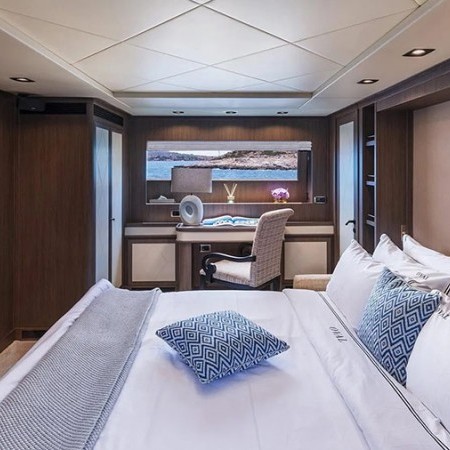 cabin for 2 charter guests