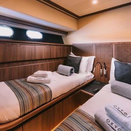 twin cabin for 2 charter guests