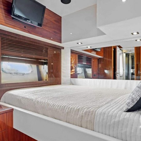 cabin for 2 charter guests