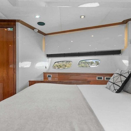 cabin for 2 charter guests