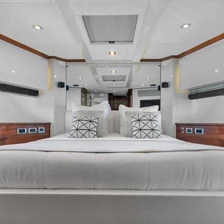 cabin for 2 charter guests