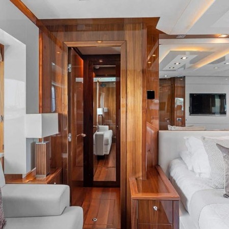 cabin for 2 charter guests