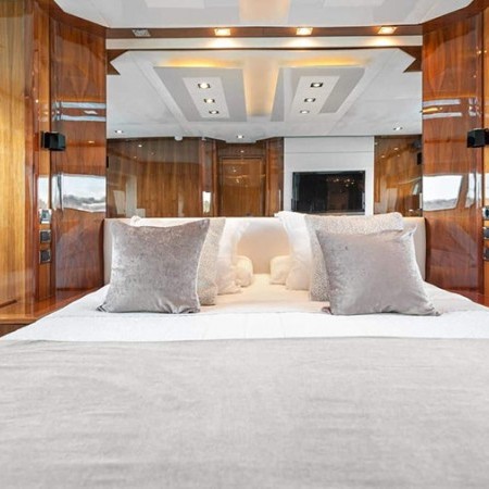 cabin for 2 charter guests