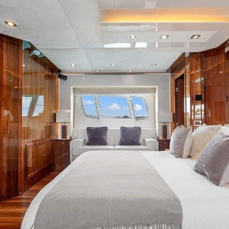 cabin for 2 charter guests