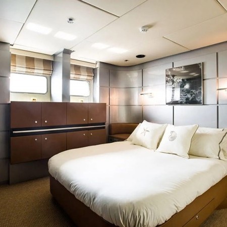 Daloli yacht cabin