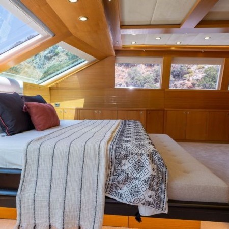 cabin for 2 charter guests