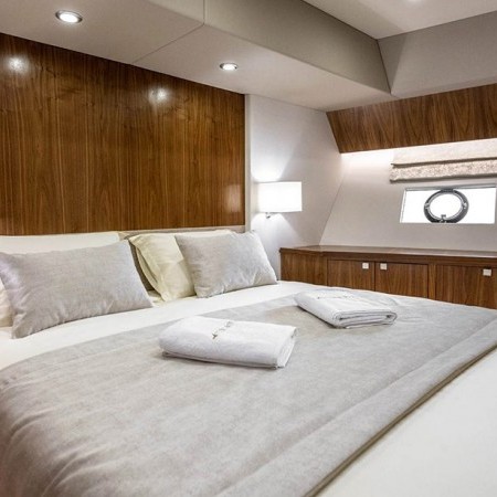 double cabin for 2 charter guests