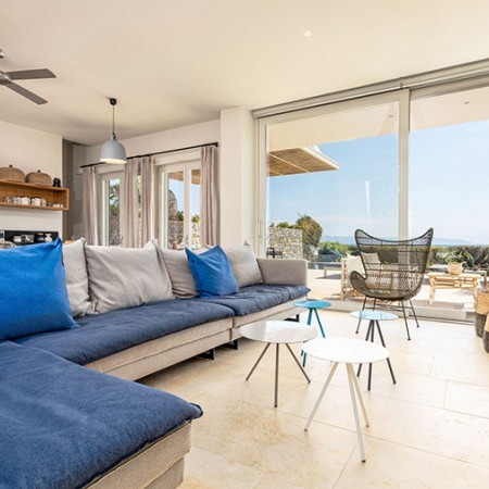 villa for rent in Paros close to beach
