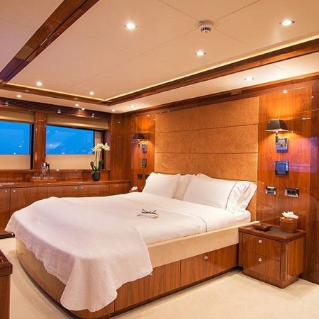 Pathos cabin for 2 charter guests