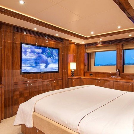 Pathos cabin for 2 charter guests