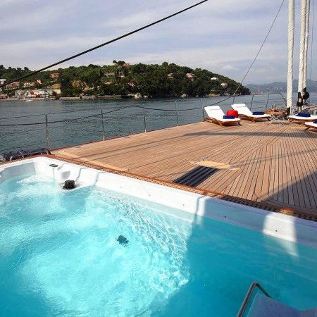 Perseus^3 yacht Jacuzzi